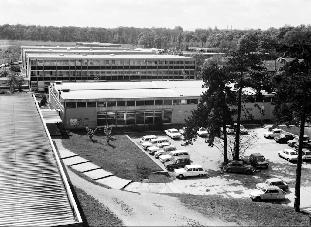 Figure 13: The newly built University of Paris 8 at Vincennes. A tag on the building supports “The Struggle of the Iberian Liberation Movement” (Movimiento Ibérico de Liberación), a left-wing anti-Franco guerrilla group. (Photo by University of Paris 8.)