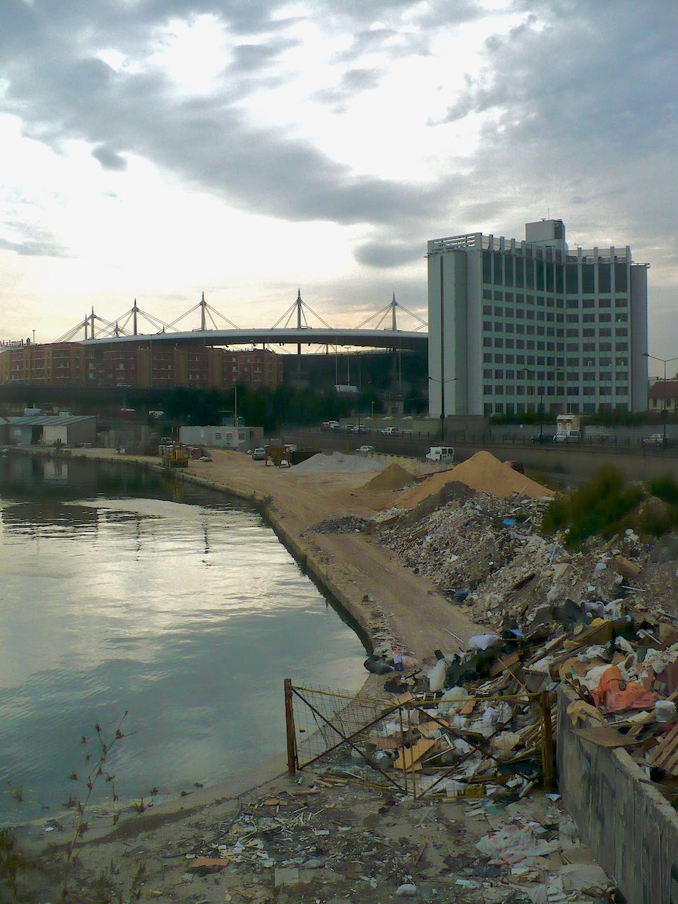 Figure 26: The Stade de France and the abandoned zones nearby, seen from Porte de Saint-Denis.